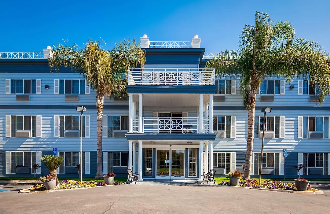 Best Western Colonial Inn-1