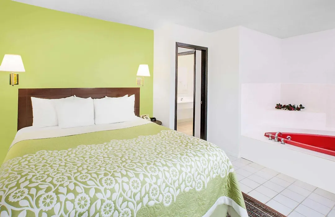 Days Inn By Wyndham York-1