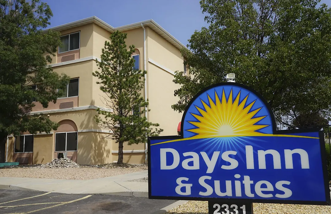 Days Inn & Suites By Wyndham Airport Albuquerque-1