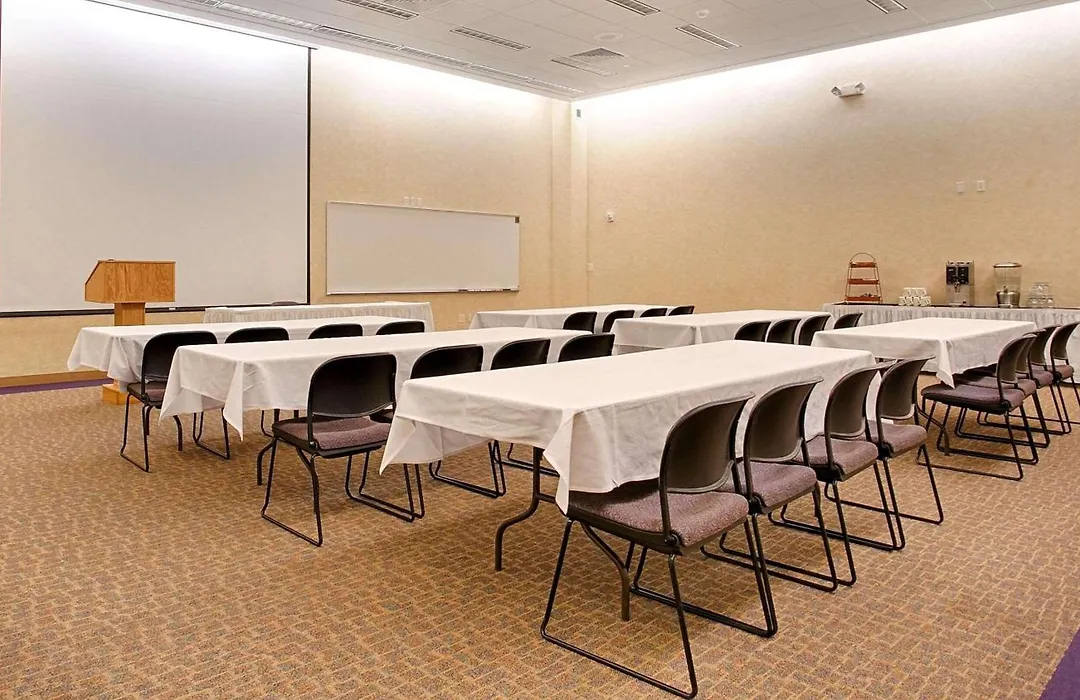 Country Inn & Suites By Radisson, Fergus Falls, Mn-1