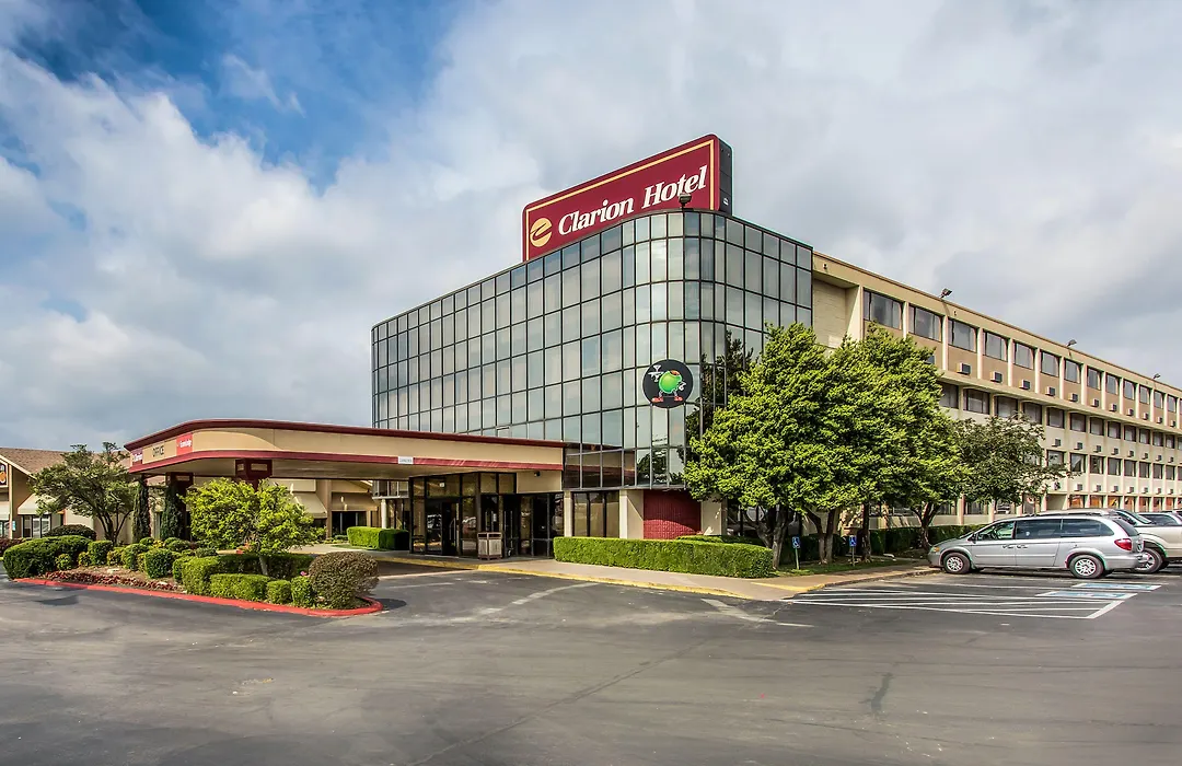 Ramada By Wyndham Tulsa Broken Arrow-1