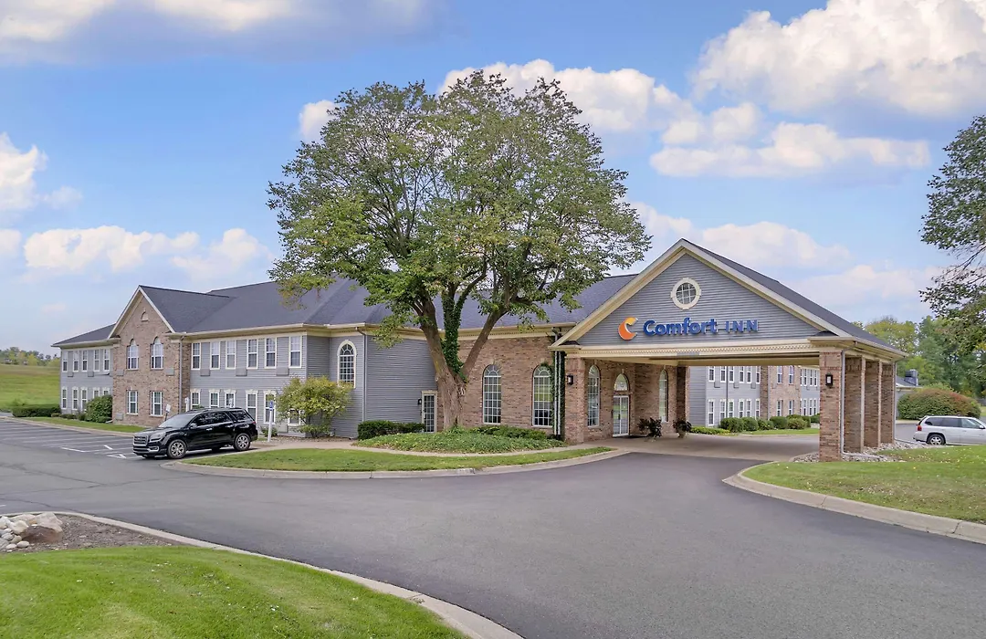 Comfort Inn Plainwell-1