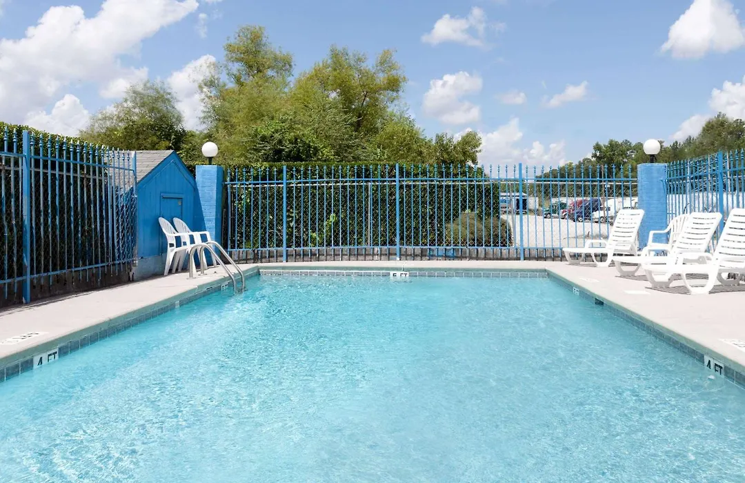 Days Inn By Wyndham Columbia Ne Fort Jackson-1