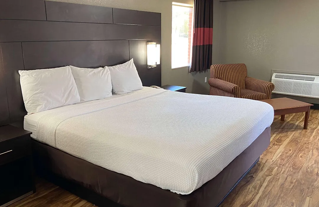 Days Inn By Wyndham Tupelo-1