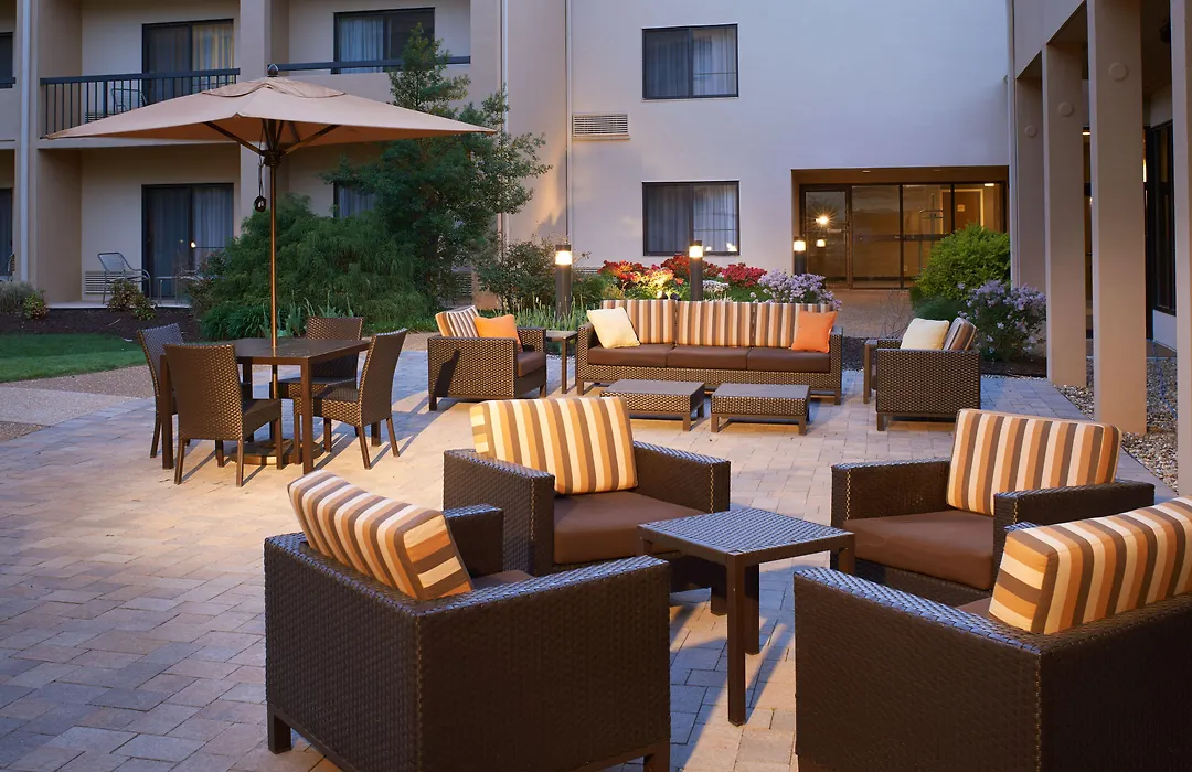 Courtyard St. Louis Westport Plaza-1