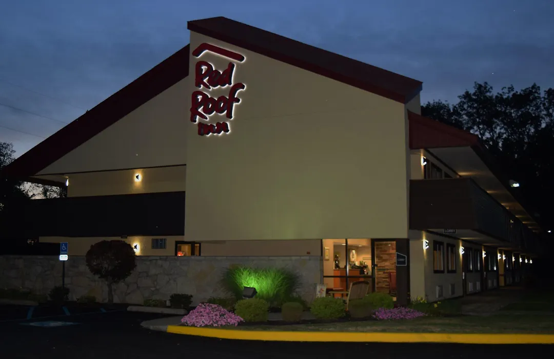 Red Roof Inn Utica-1