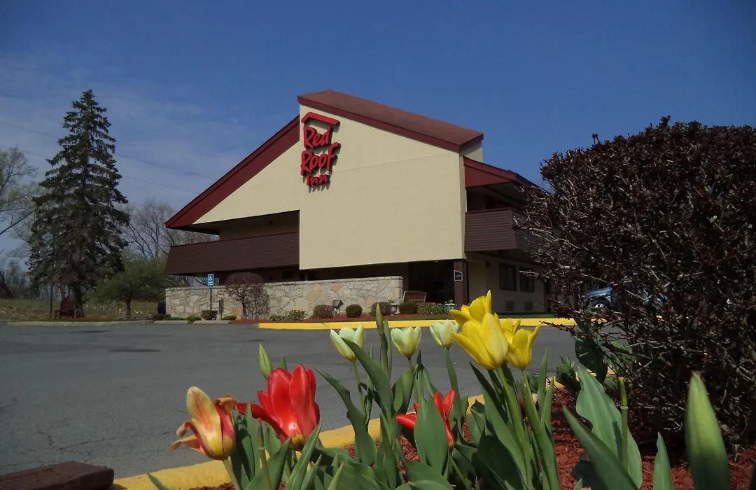 Red Roof Inn Utica-1