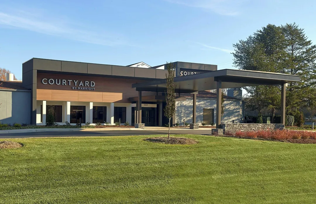 Courtyard Charlotte Southpark-1