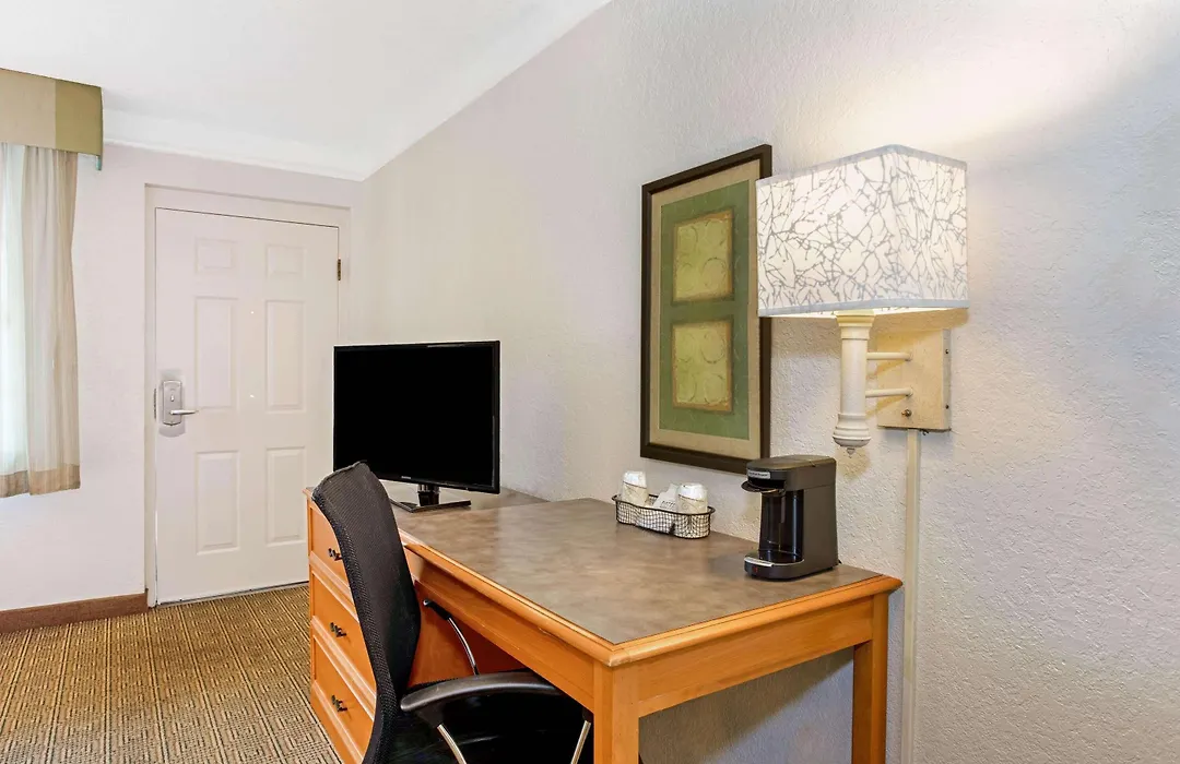La Quinta Inn By Wyndham Orlando Airport West-1