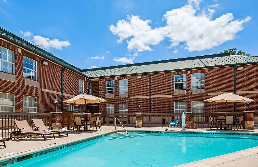 Clarion Pointe Addison - Dallas North-1