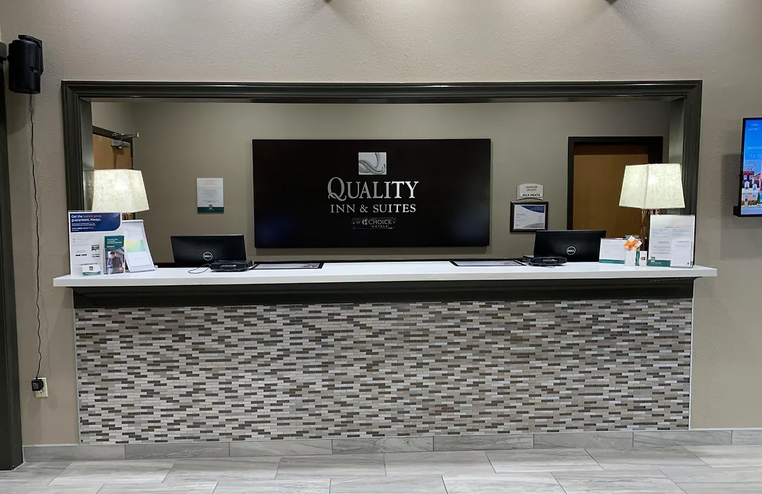 Quality Inn & Suites Hendersonville - Flat Rock-1
