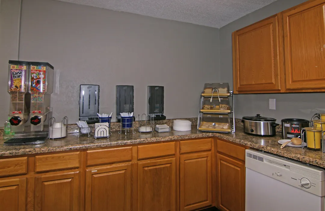 Days Inn & Suites By Wyndham Springfield On I-44-1
