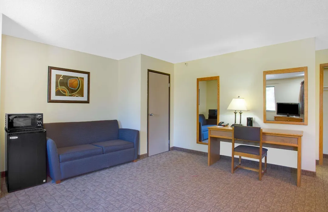 Super 8 By Wyndham Lewisburg-1