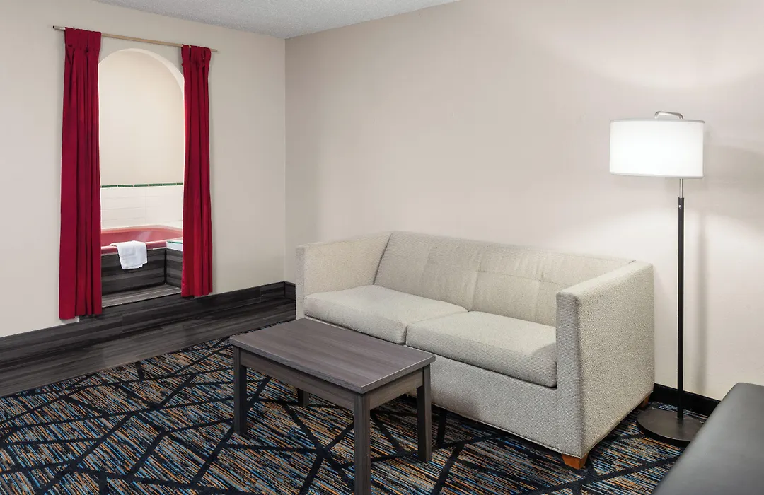 Super 8 By Wyndham Mt. Vernon-1