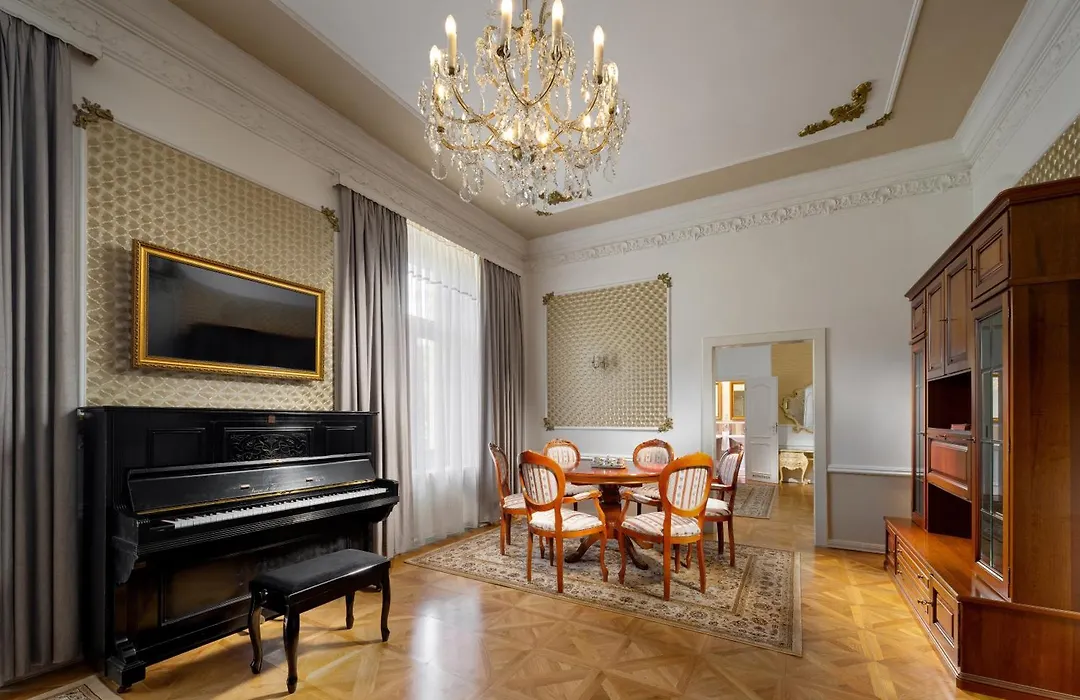 Clarion Grandhotel Zlaty Lev-1