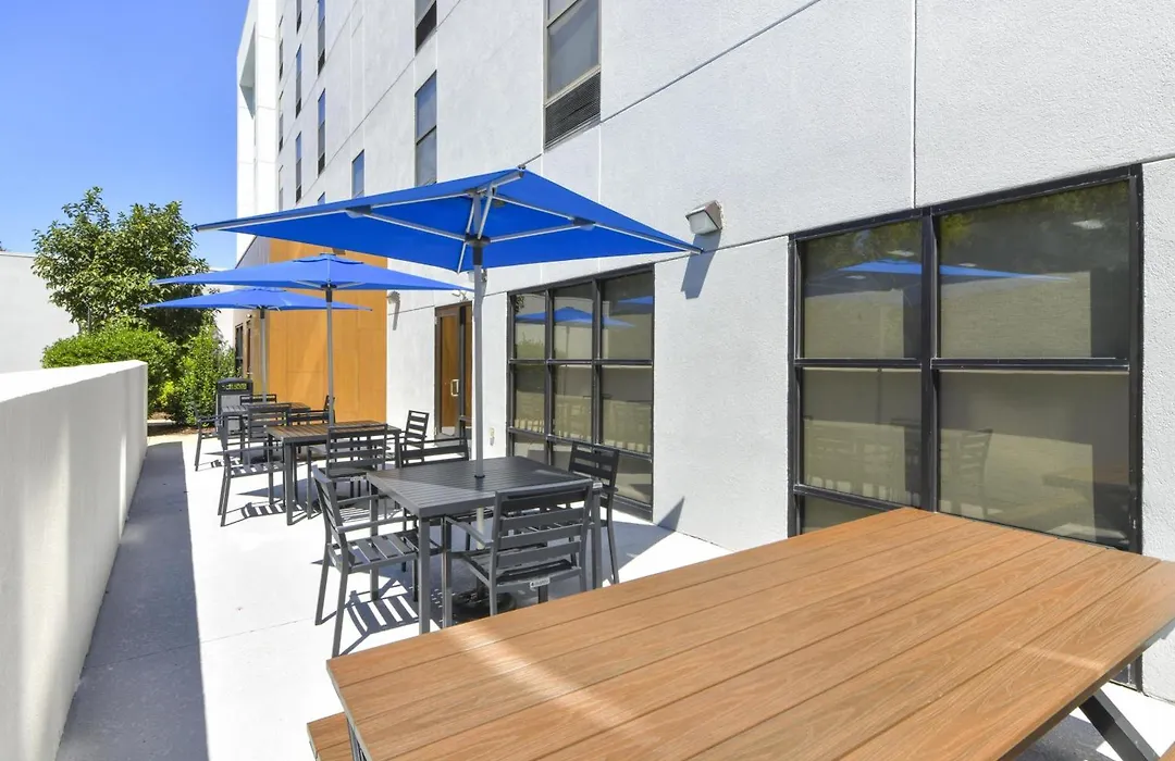 Hampton Inn & Suites Burlington-1