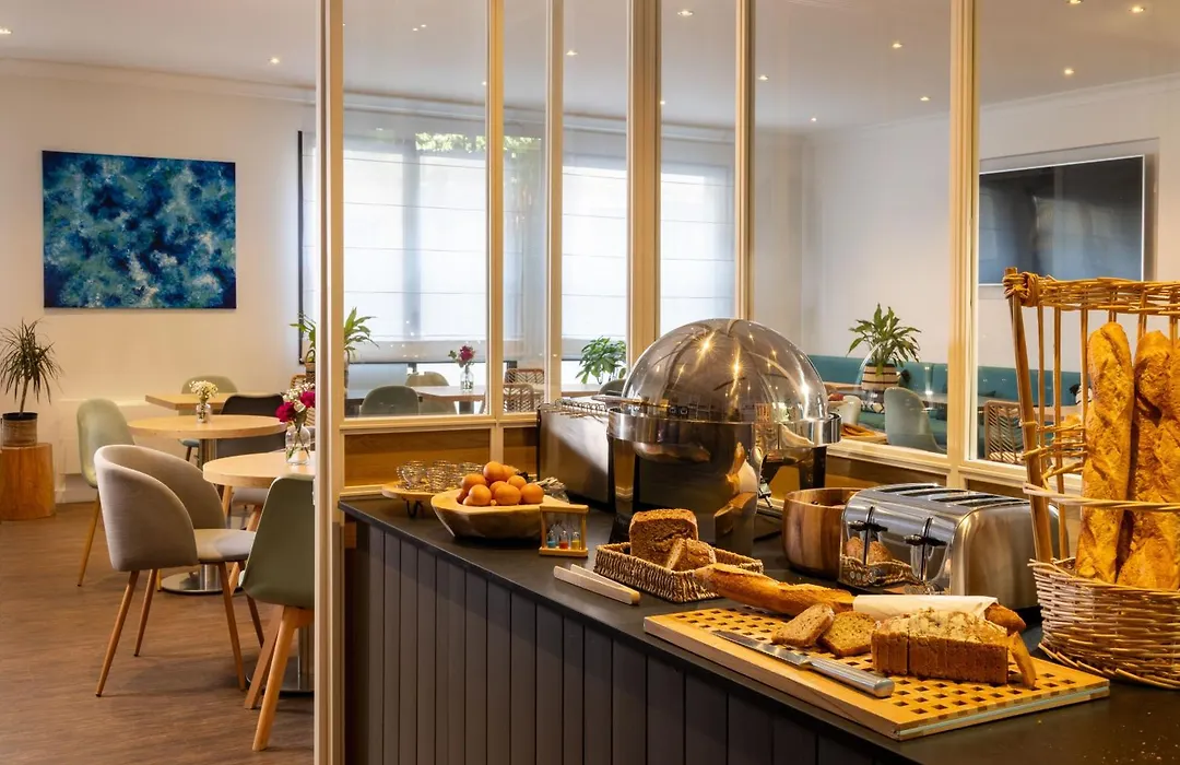 Hotel Paris Louis Blanc-1
