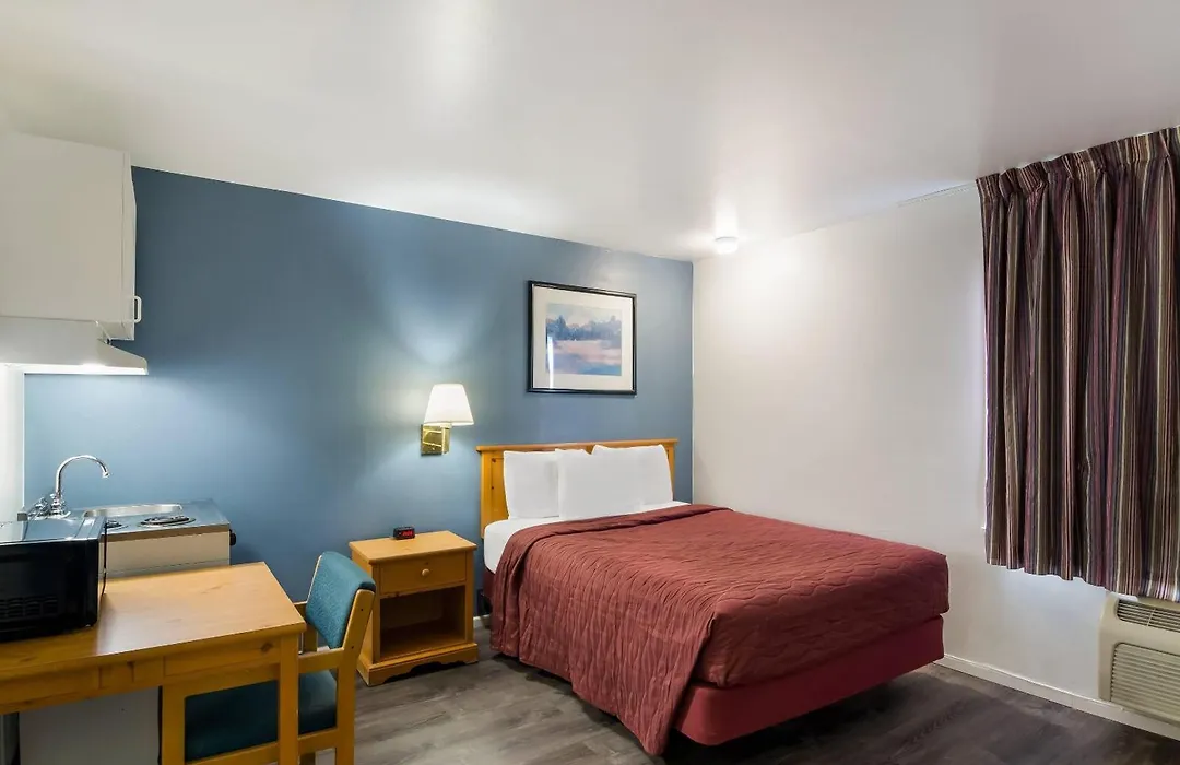 Rodeway Inn & Suites Sidney Historic Downtown I-80-1