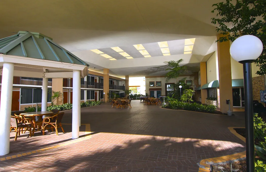 Ramada By Wyndham Kissimmee Gateway - Free Theme Park Shuttle-1