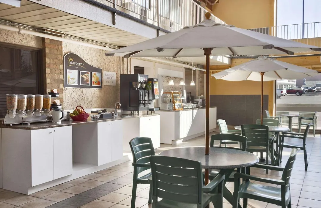 Days Inn By Wyndham Lethbridge-1