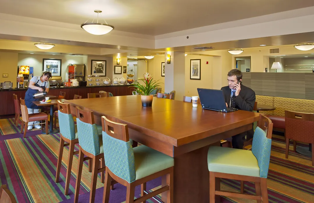 Hampton Inn Portland Airport-1