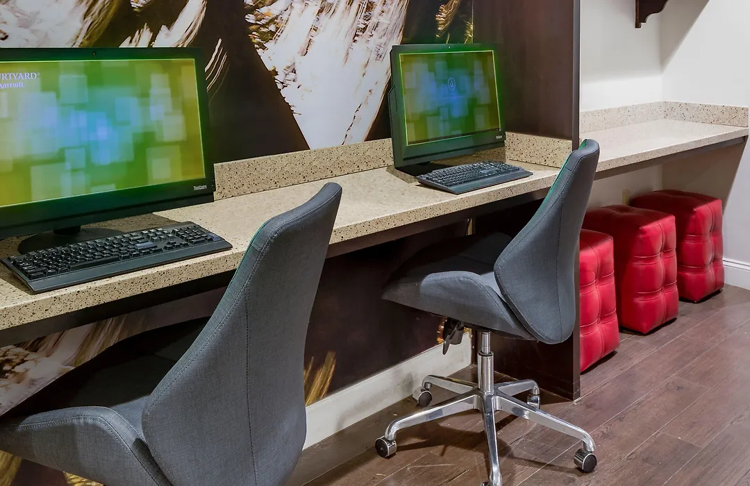 Courtyard By Marriott Portsmouth-1