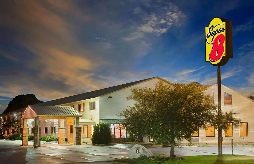 Super 8 By Wyndham Iowa Falls-1