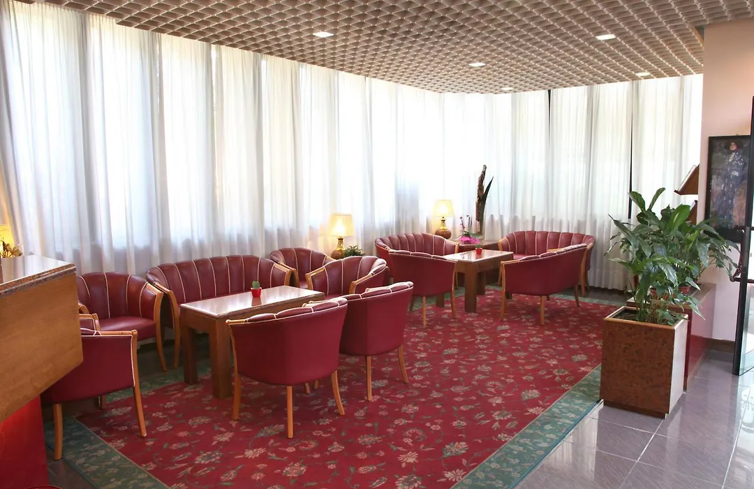 Hotel Maxim-1
