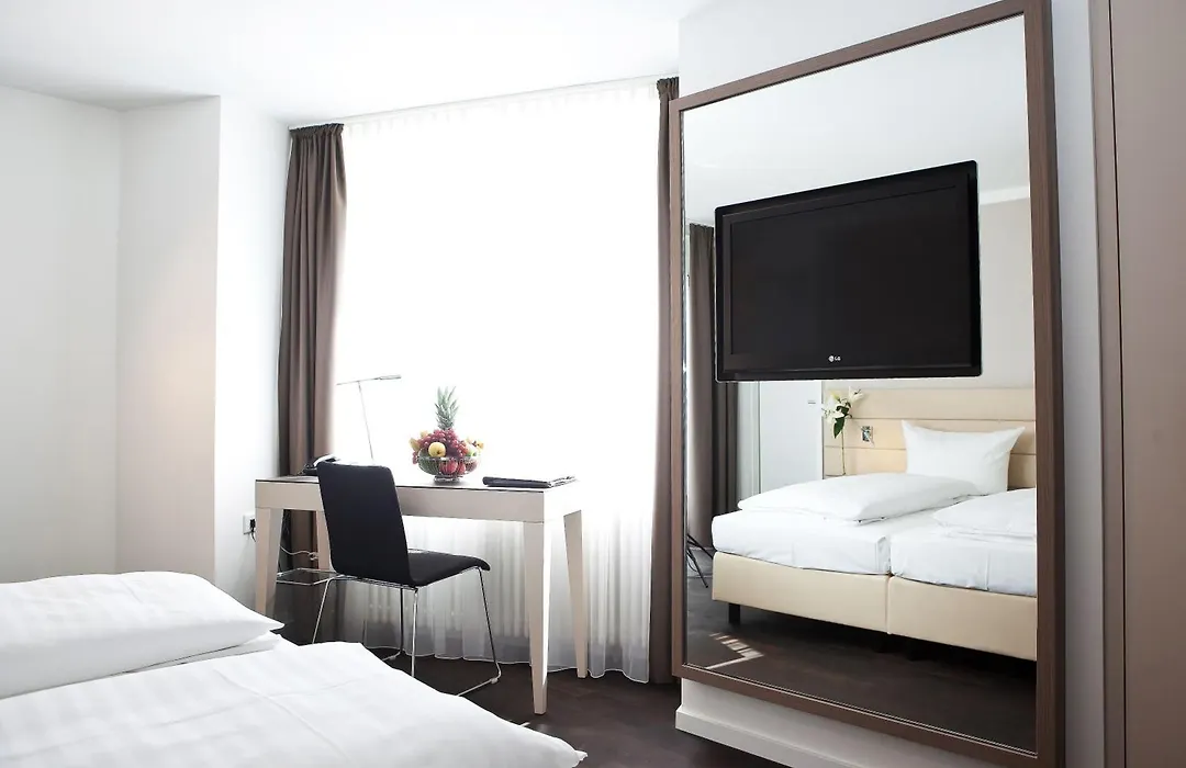 Manhattan Hotel-1