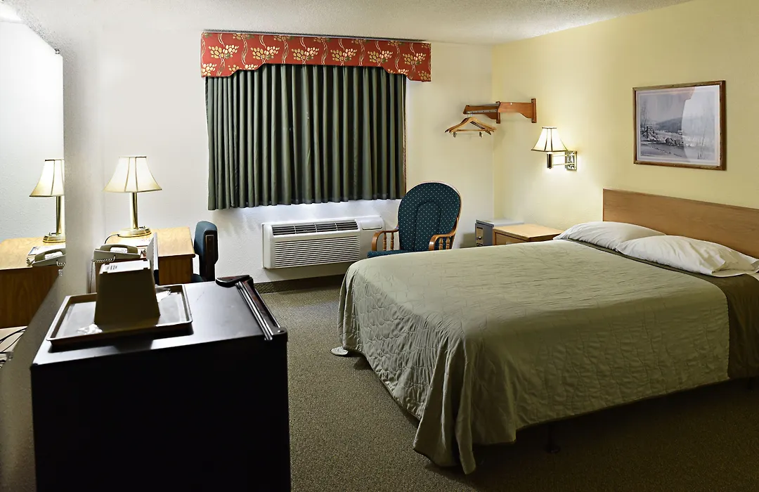 Travelodge By Wyndham Elkhart-1