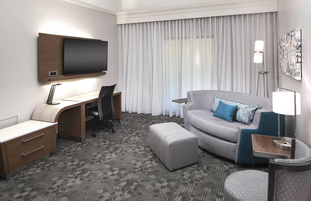 Courtyard By Marriott Pensacola-1