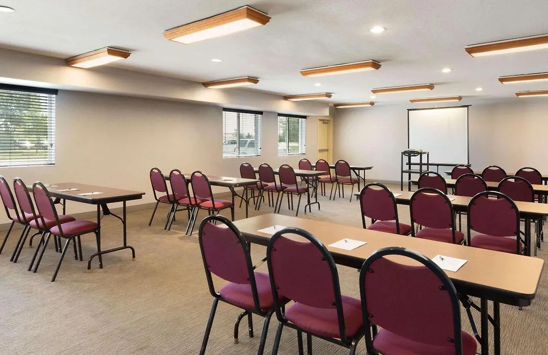Country Inn & Suites By Radisson, Cedar Rapids Airport, Ia-1