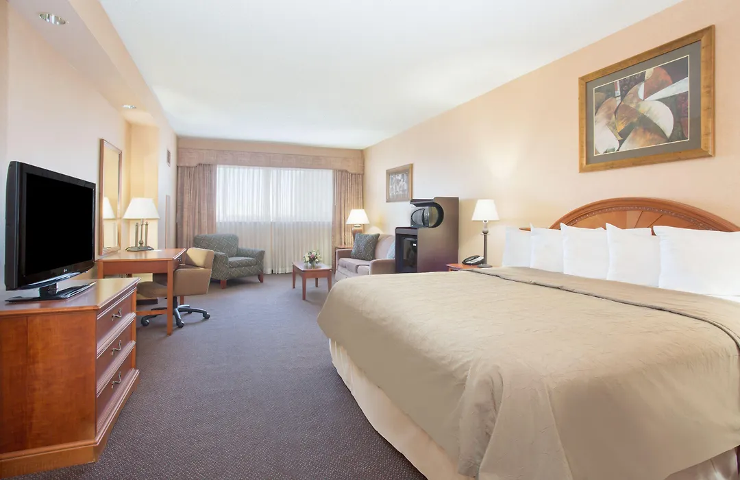 Hotel Topeka At City Center-1