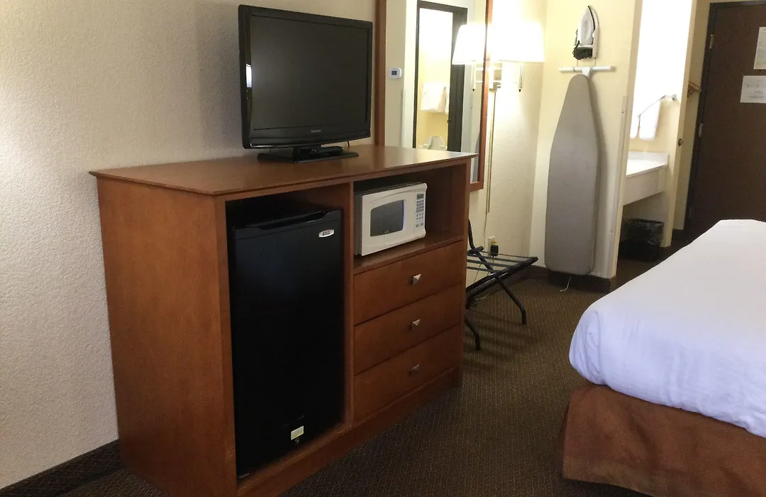 Baymont By Wyndham Port Huron-1