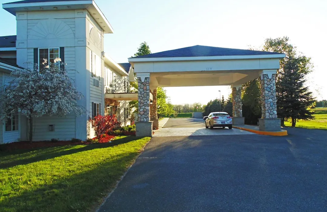 American Inn And Suites Houghton Lake-1