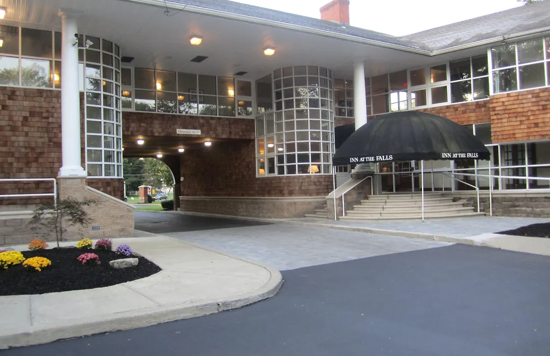 Best Western Plus The Inn & Suites At The Falls-1