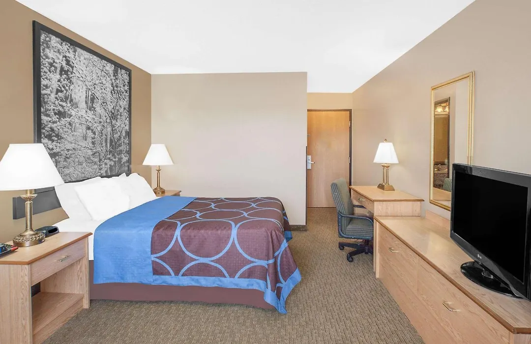 Super 8 By Wyndham Seville-1