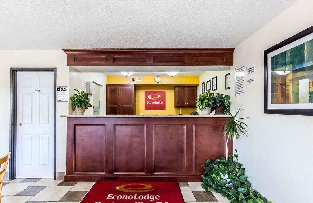 Econo Lodge Cartersville-Emerson Lake Point-1
