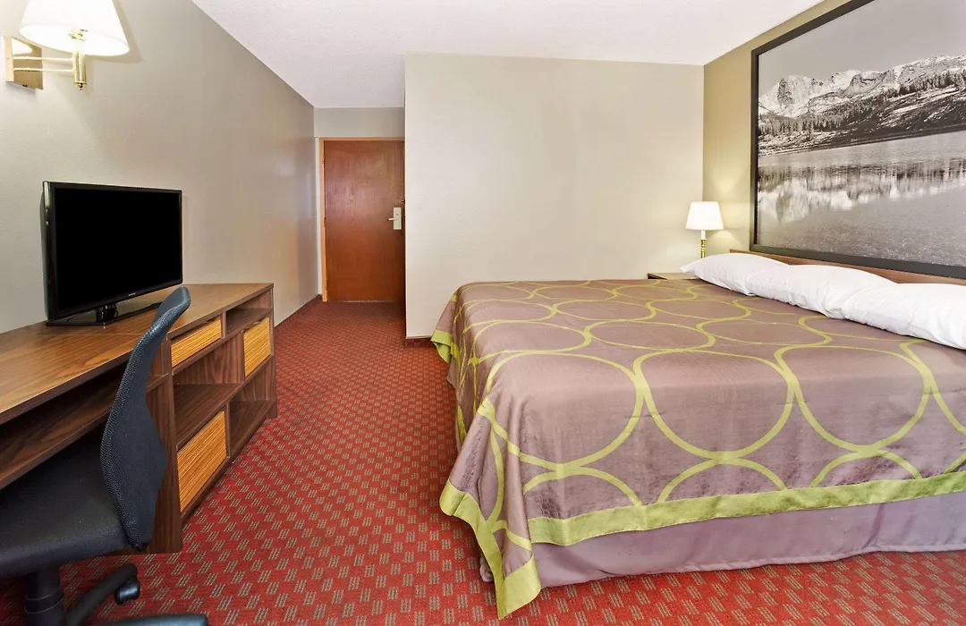 Super 8 By Wyndham Longmont/Del Camino-1