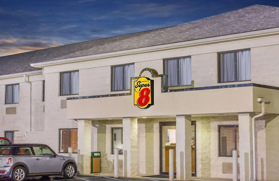 Super 8 By Wyndham Bedford-1