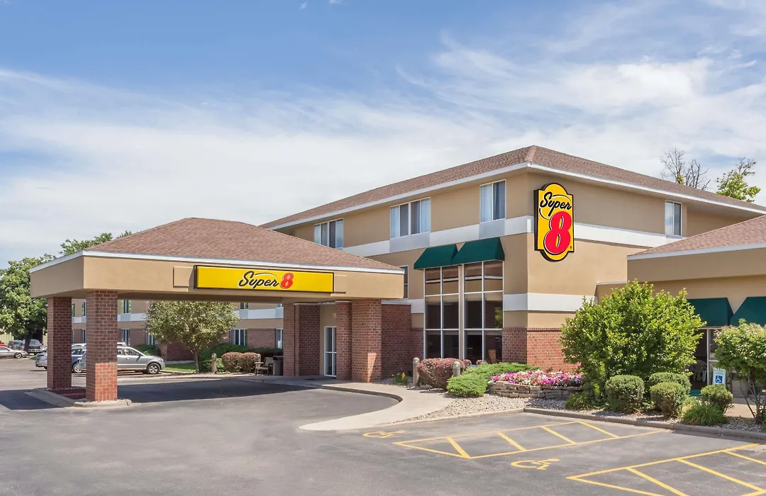 Super 8 By Wyndham Madison South-1