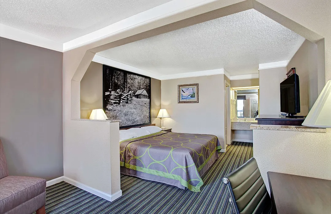 Super 8 By Wyndham Knoxville East-1