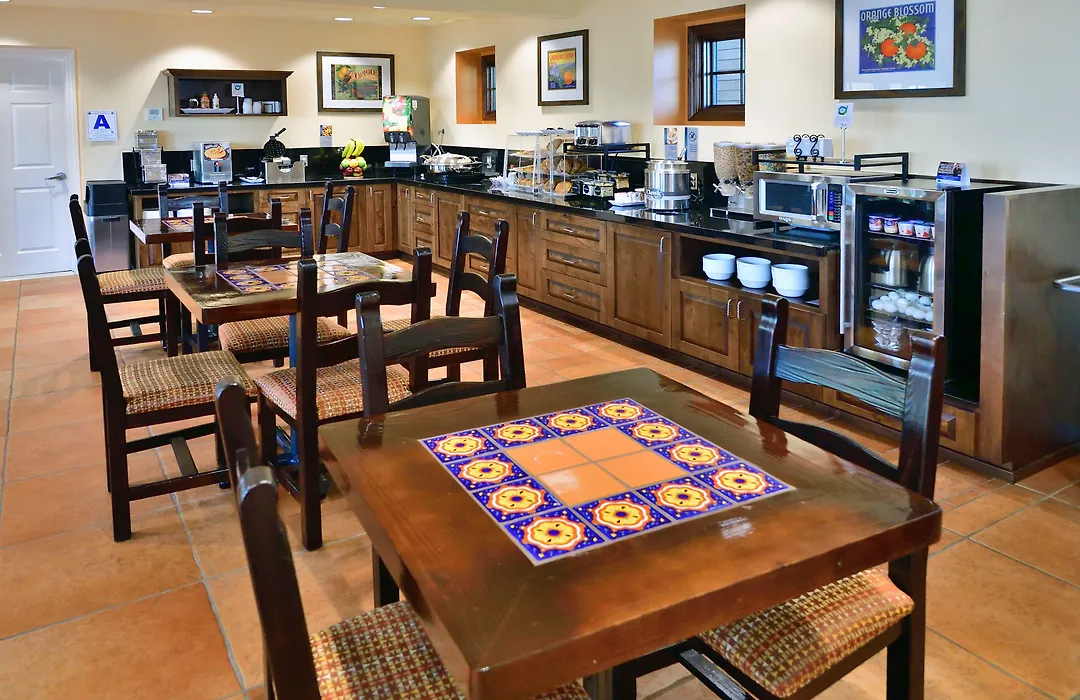 Lamplighter Inn & Suites At Sdsu-1