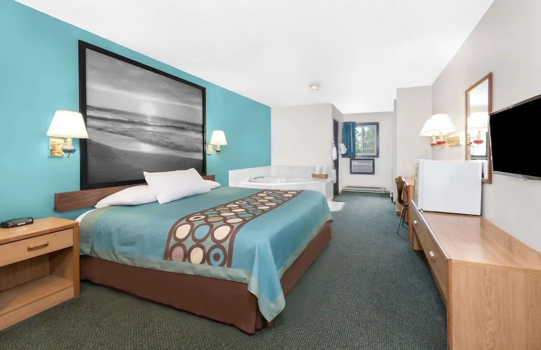 Super 8 By Wyndham Huron-1