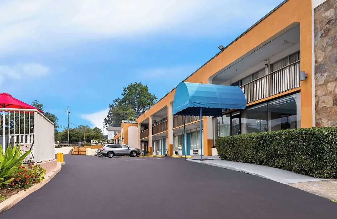 Days Inn By Wyndham Clayton-1