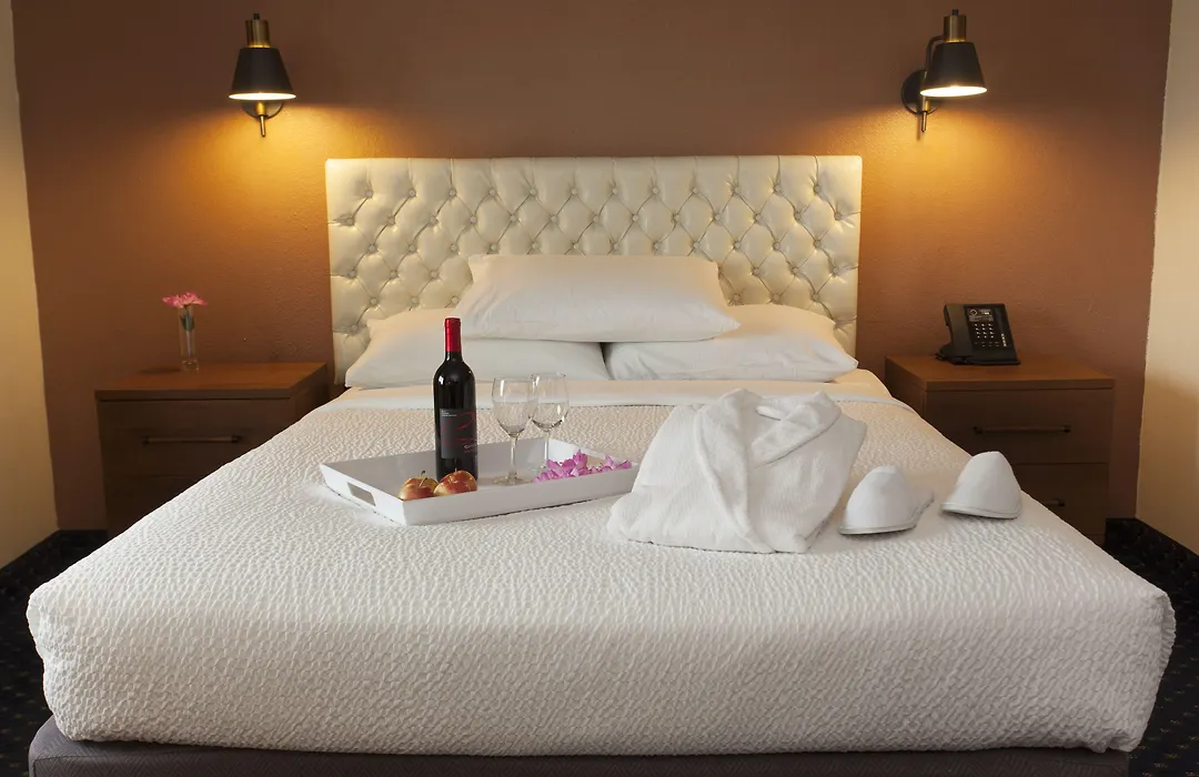 Hotel Focus Sfo-1