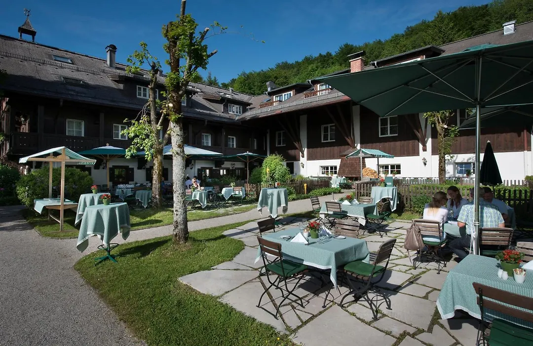 Romantik Hotel Die Gersberg Alm über Salzburg mit Outdoorpool-1