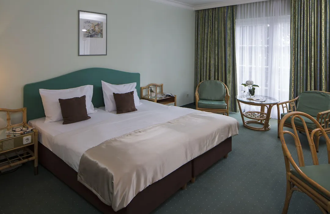Eventhotel Pyramide-1