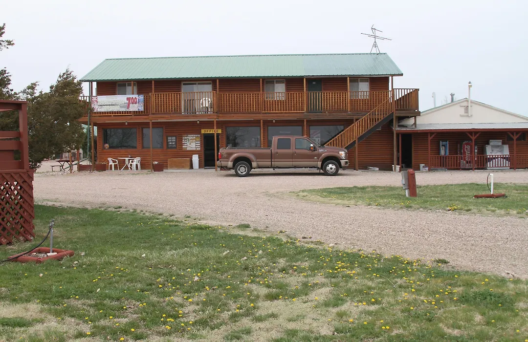 Badlands Hotel & Campground-1