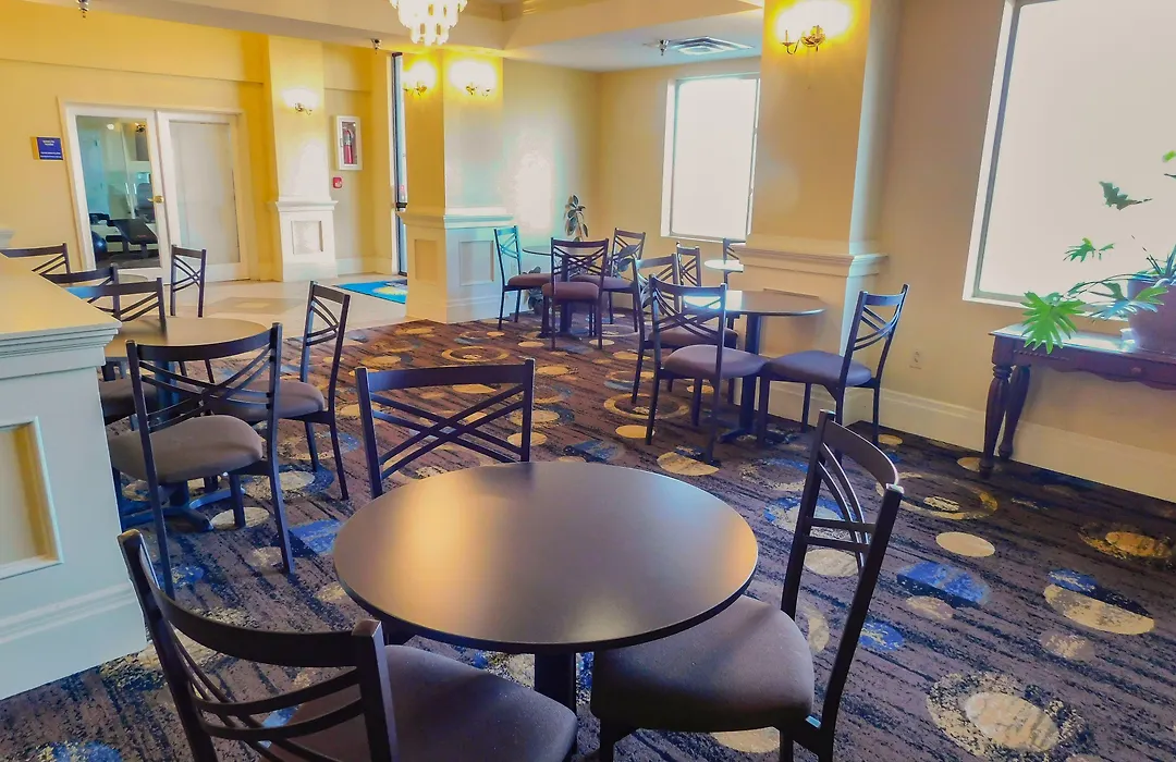 Days Inn & Suites By Wyndham Pocahontas-1